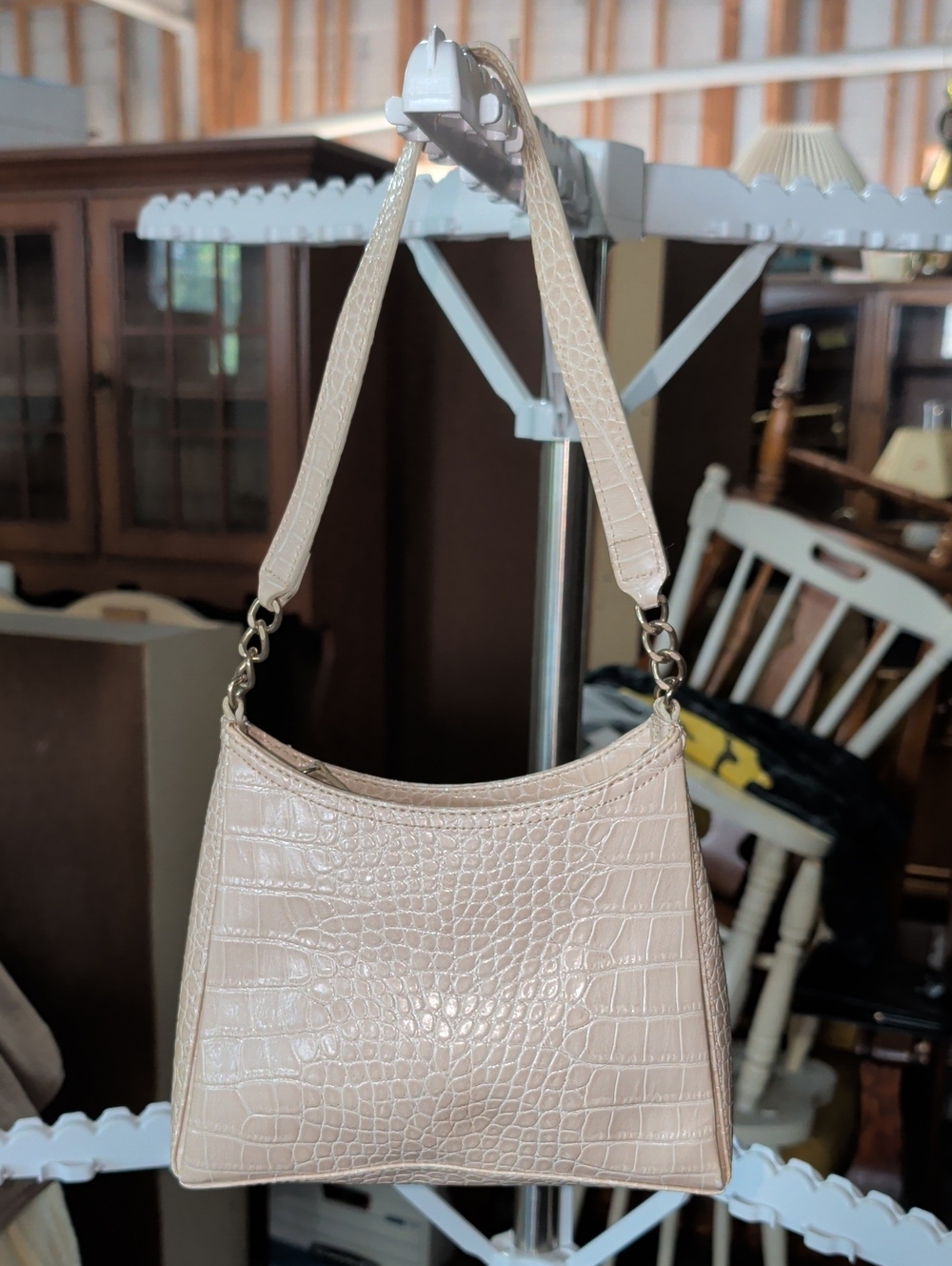 Y2K Liz Claiborne Elegant Croc-Embossed Shoulder Bag in Light Beige
